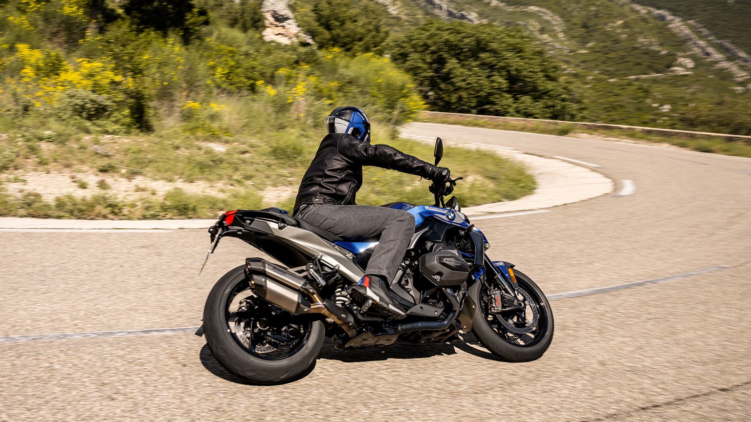 BMW R 1300 R - in NorCal
